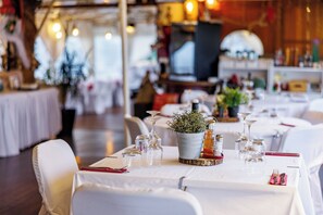 Mediterranean cuisine, ocean views 