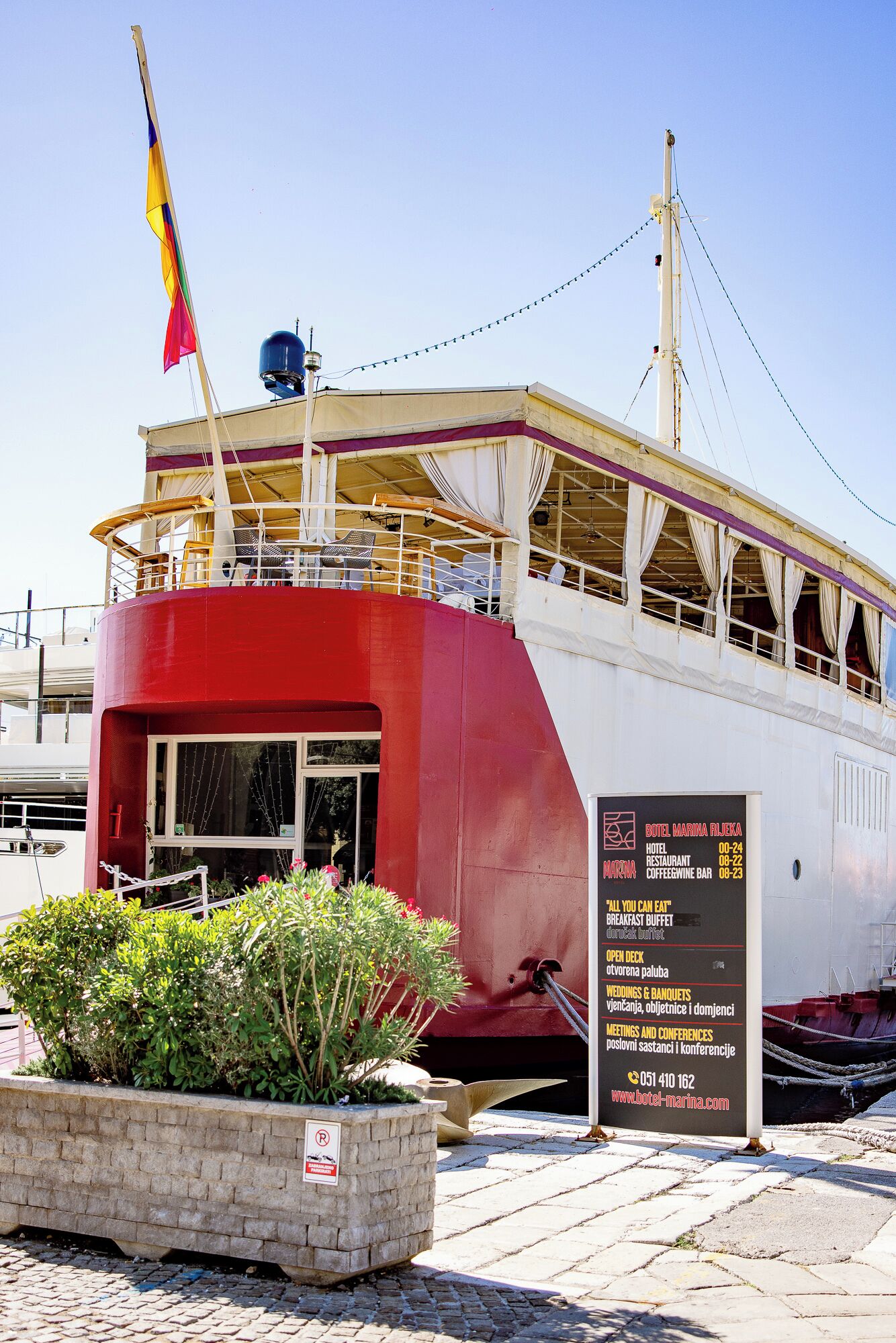 Photo - Botel Marina