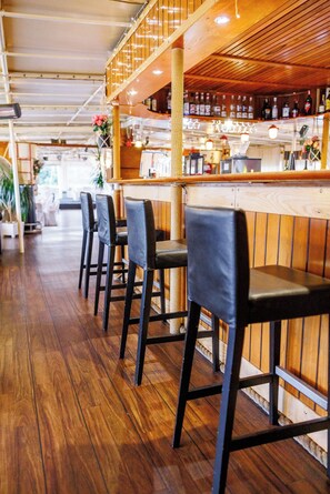 Bar (on property) - Botel Marina - Hostel (Rijeka)