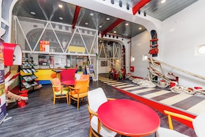 Lobby sitting area - Botel Marina - Hostel (Rijeka)