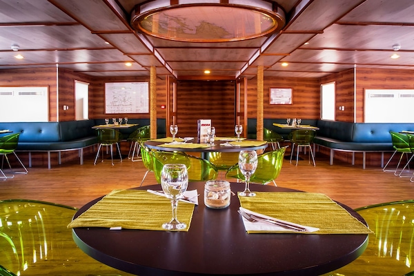 Cocina mediterránea con vista al mar