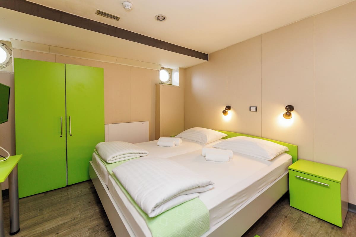 Desk, cots/infant beds, free WiFi, bed sheets