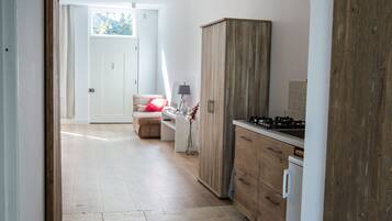 Apartment, Garden View | Dapur peribadi | Peti sejuk, ketuhar gelombang mikro, dapur, pembancuh kopi/teh