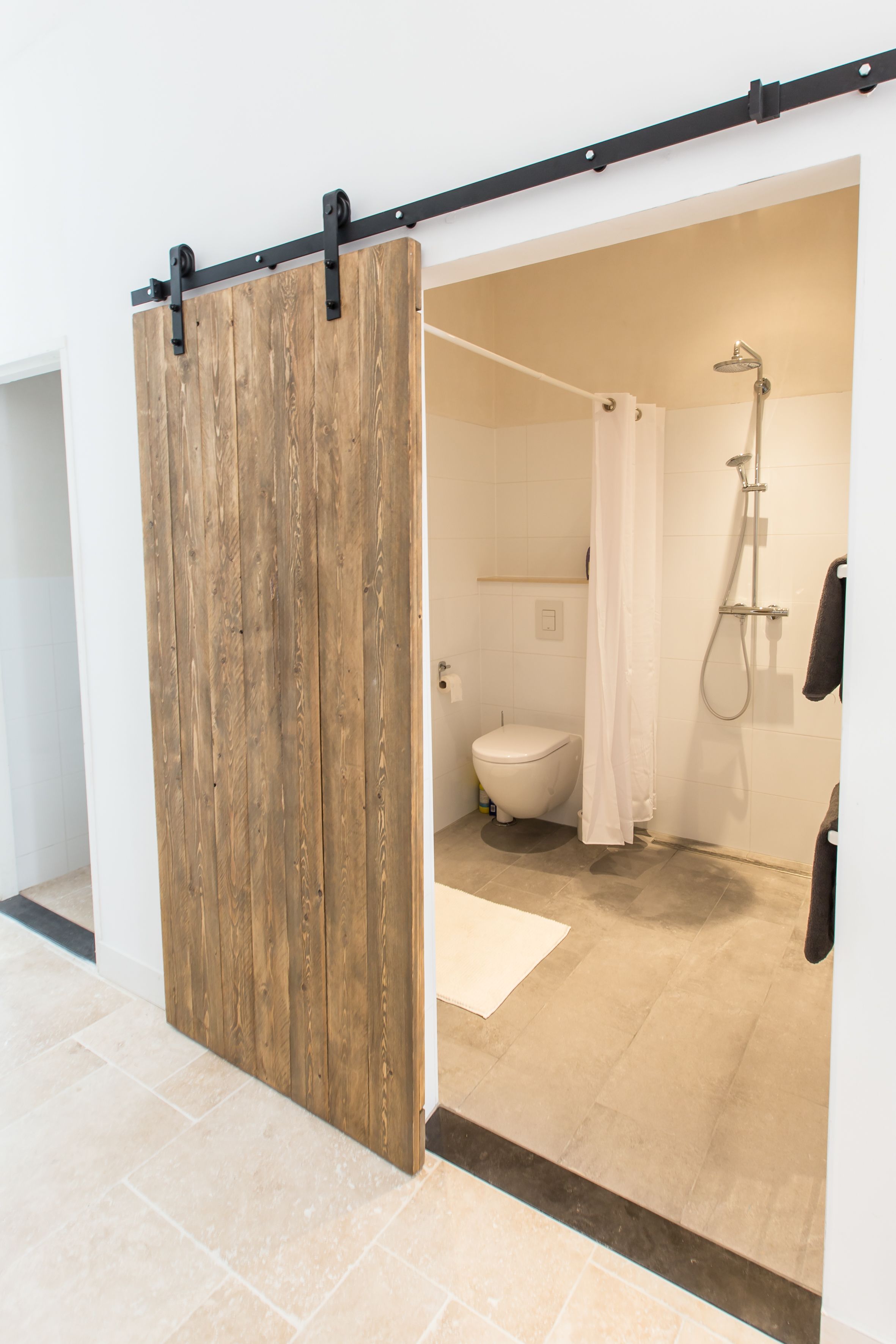 Apartment, Garden View | Bathroom | Shower, rainfall showerhead, free toiletries, hair dryer