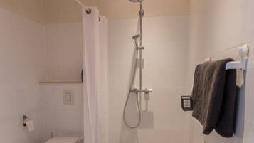 Apartment, Garden View | Bilik Mandi | Pancuran mandi, hulu semburan mandi hujan