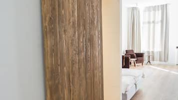 Departamento, vista al jardín | Ropa de cama de alta calidad, escritorio y insonorización