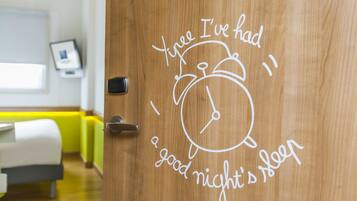 Una scrivania, ferro/asse da stiro, Wi-Fi gratuito