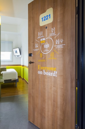 Standard Room | Desk, iron/ironing board, free WiFi - ibis budget Surabaya HR Muhammad (Surabaya)