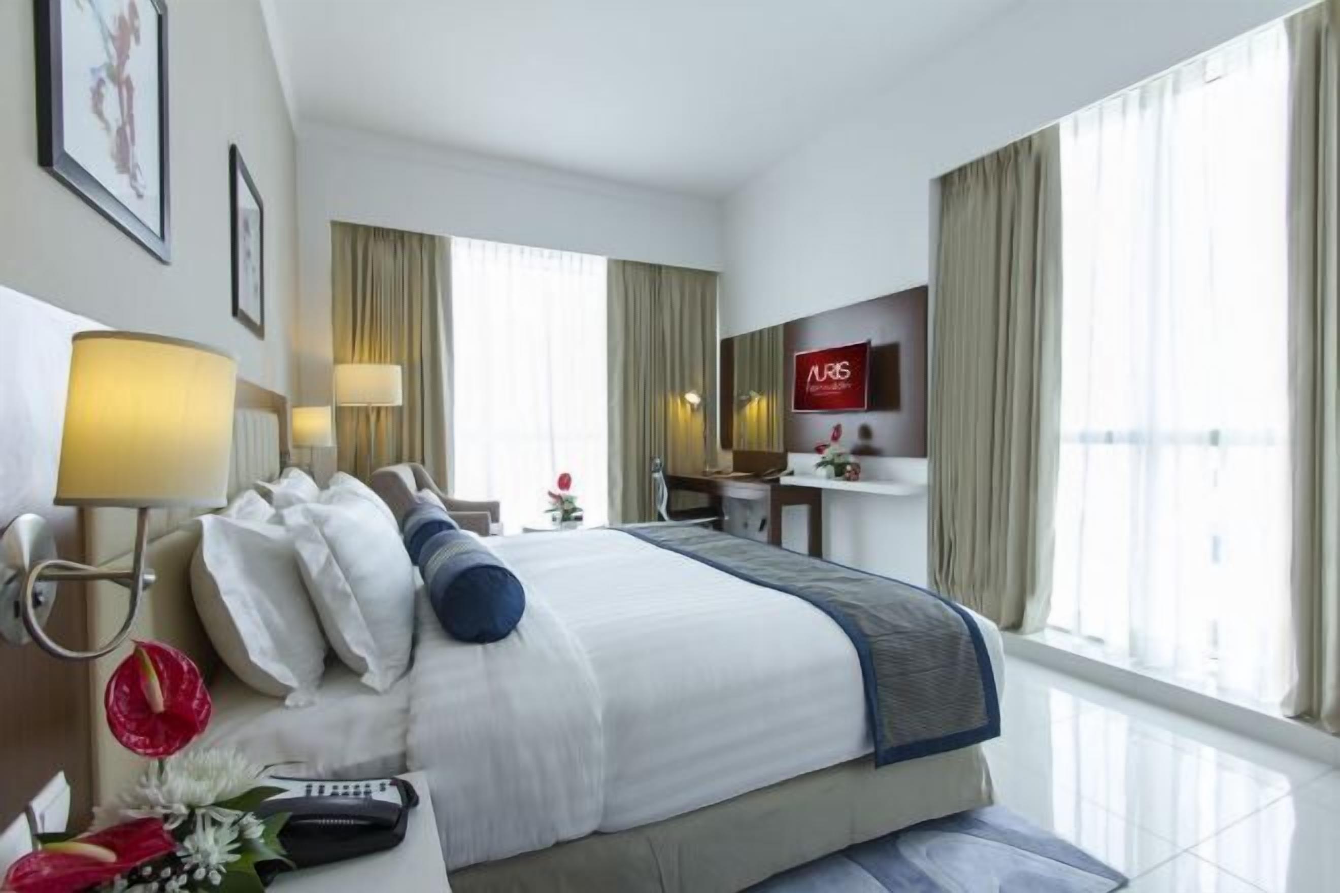 In-room safe, desk, soundproofing, iron/ironing board