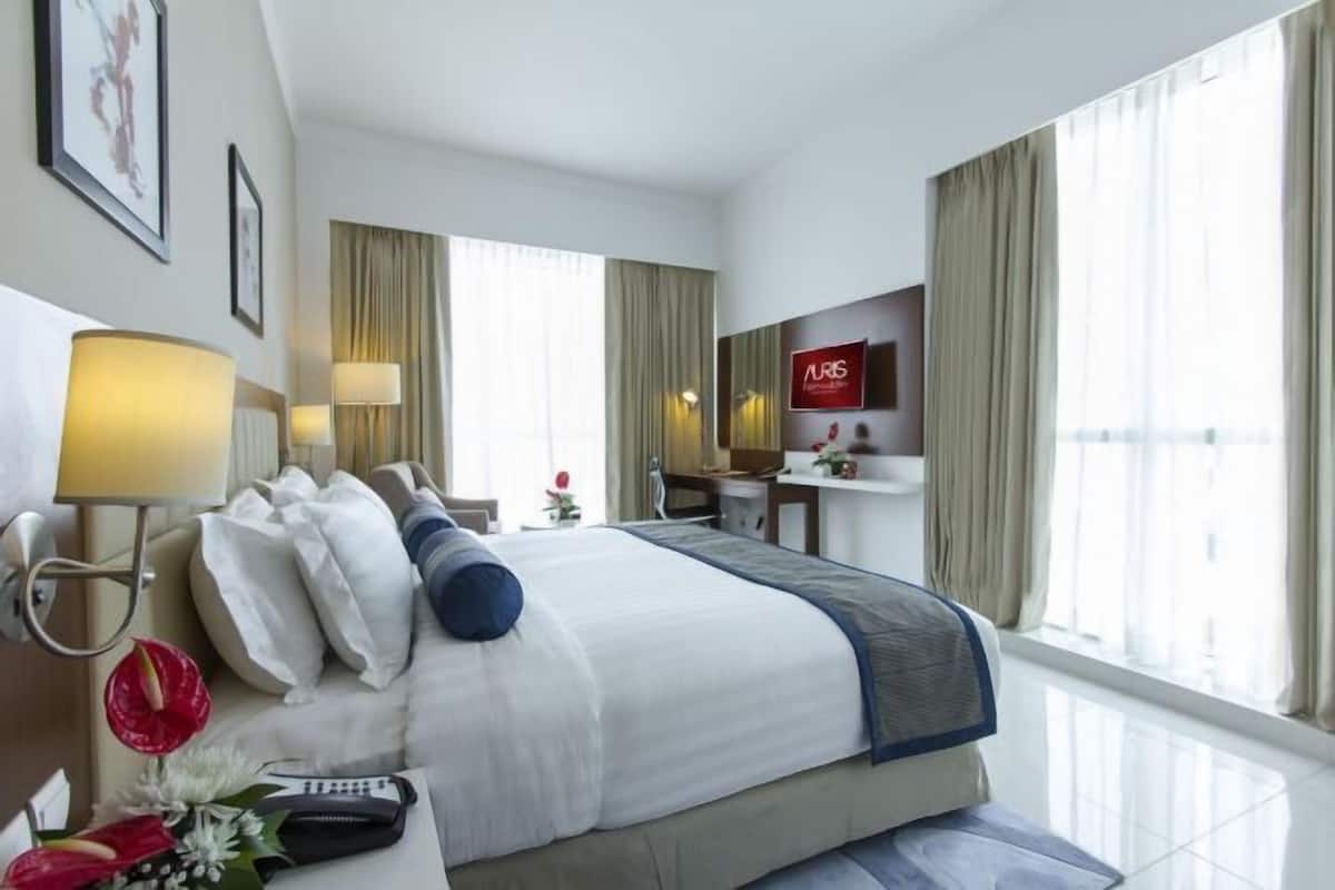 In-room safe, desk, soundproofing, iron/ironing board