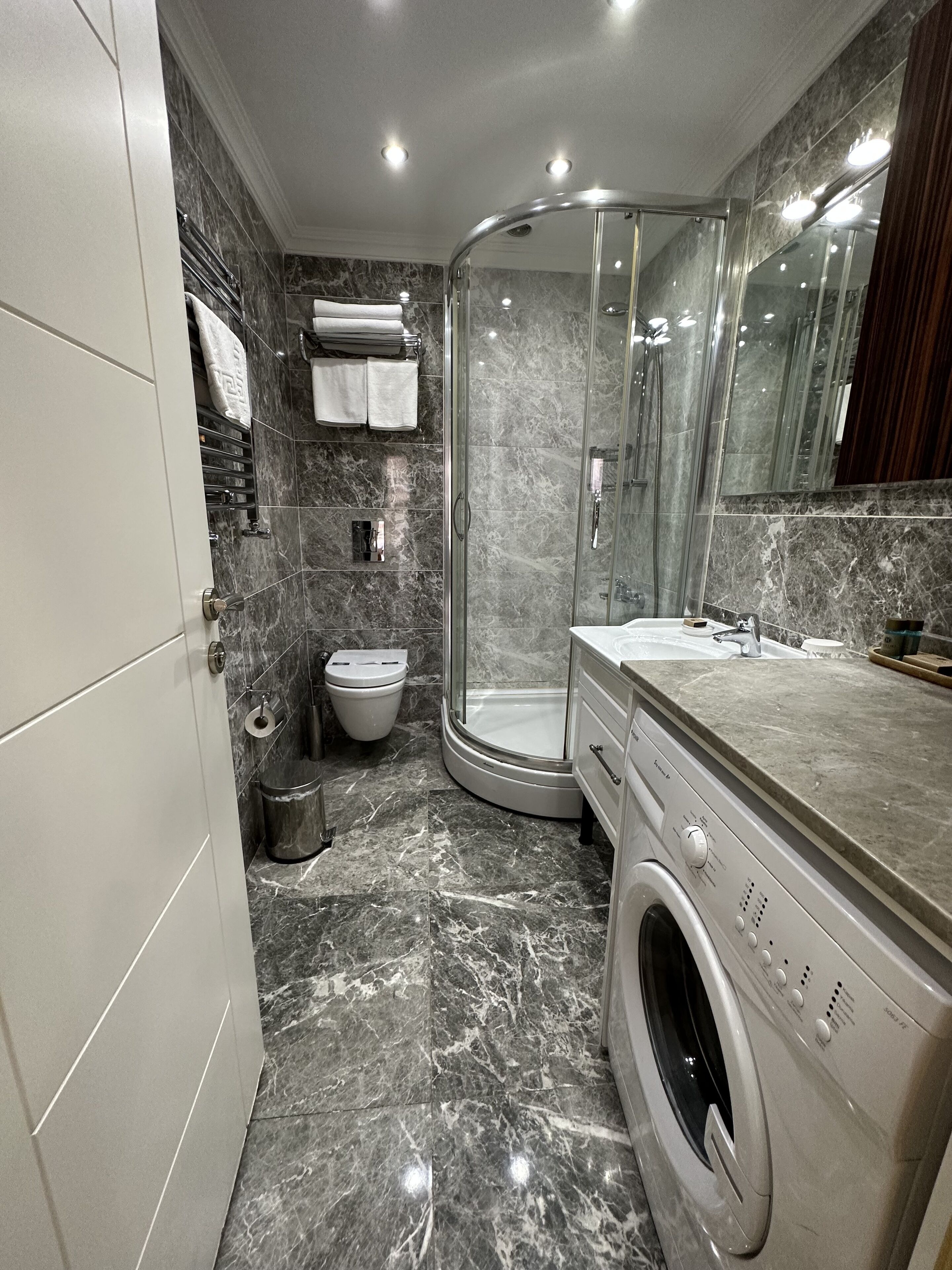 Photo - Homelike Residence