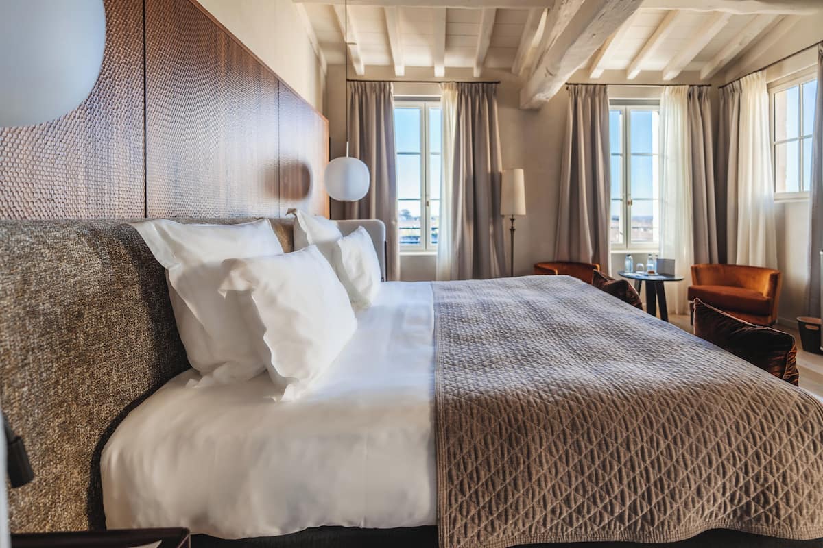 Traditional-Suite | 1 Schlafzimmer, hochwertige Bettwaren, Minibar, Zimmersafe
