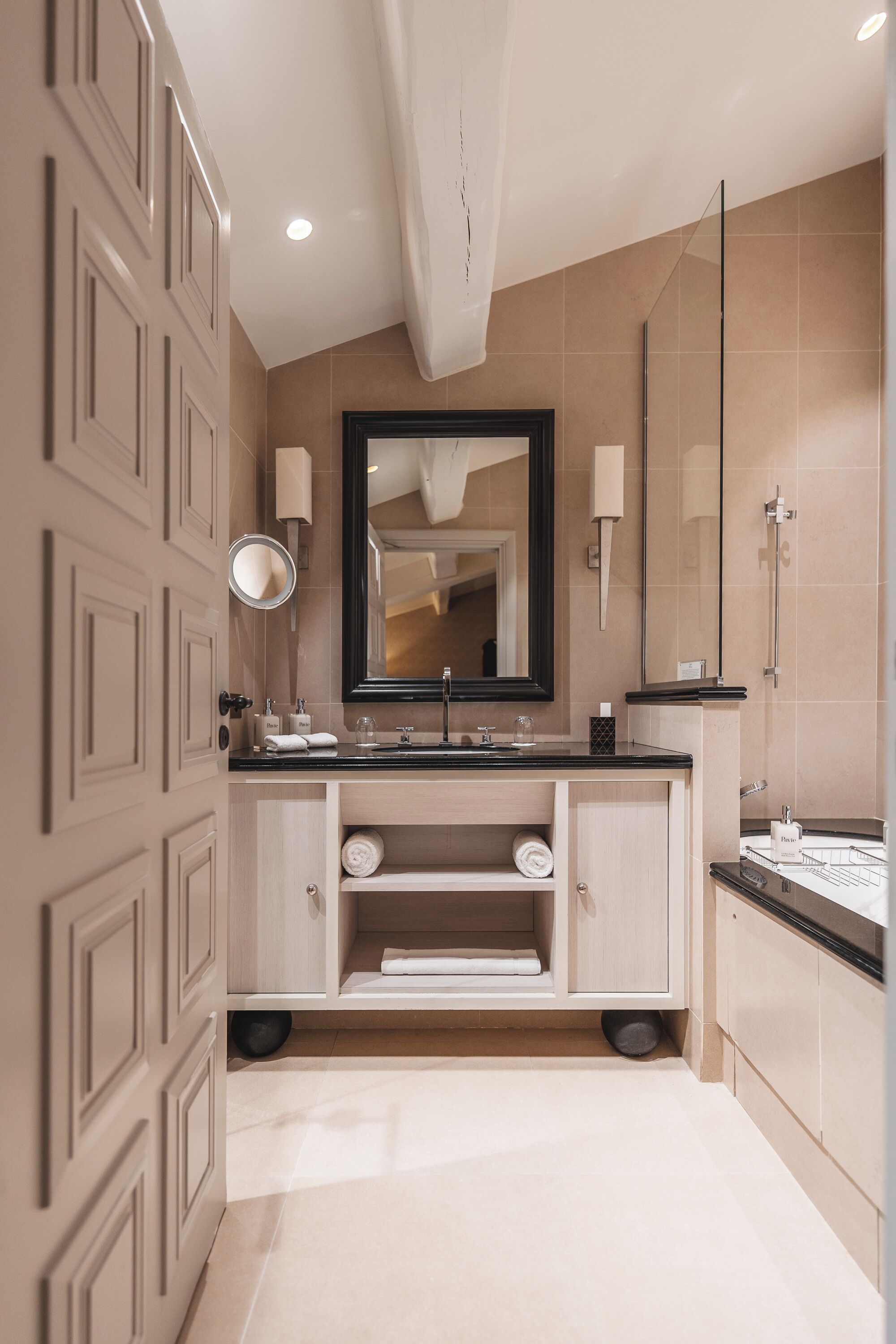 Deluxe Double Room (Maison de village) | Bathroom | Separate bathtub and shower, designer toiletries, hair dryer, bathrobes