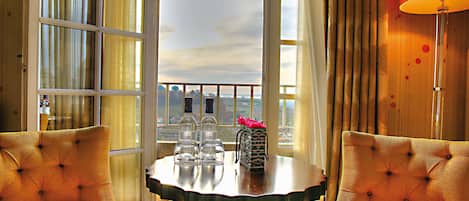Habitación doble Deluxe (Panoramic View, Maison du clocher) | 1 habitación, ropa de cama de alta calidad y minibar