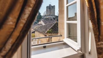 Suite (Maison de Village) | 1 camera, biancheria da letto di alta qualità, minibar