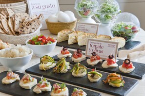 Colazione a buffet a pagamento, servita tutte le mattine 