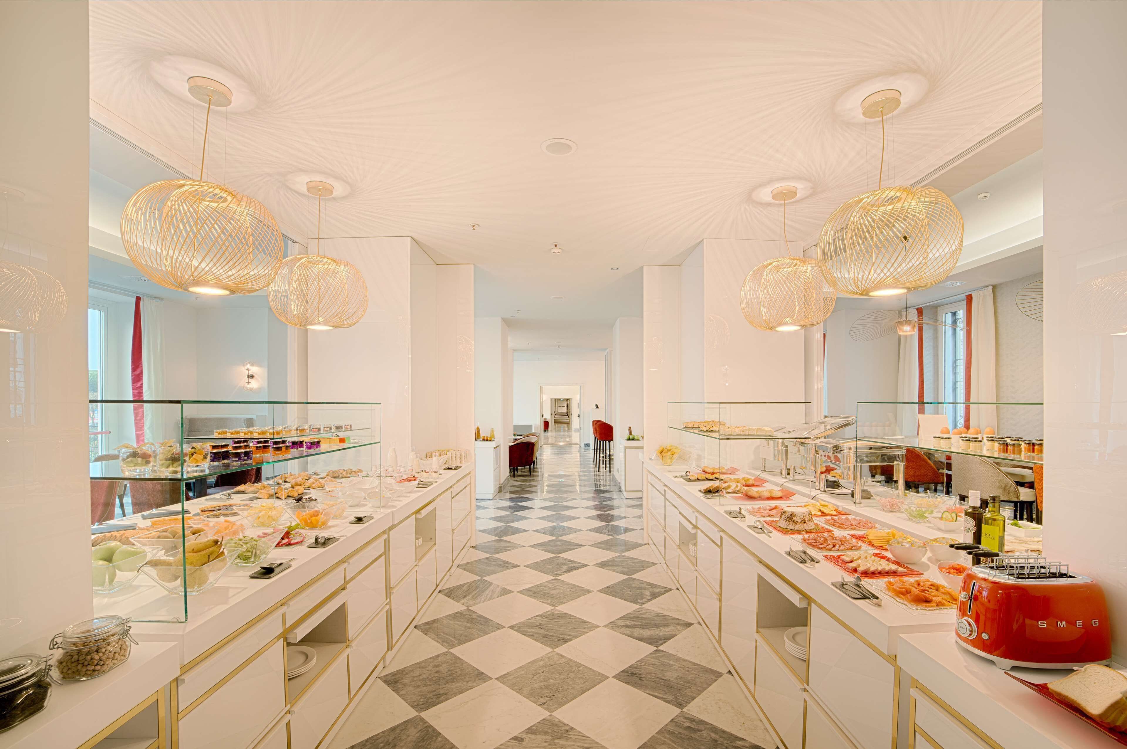 daily buffet breakfast for a fee