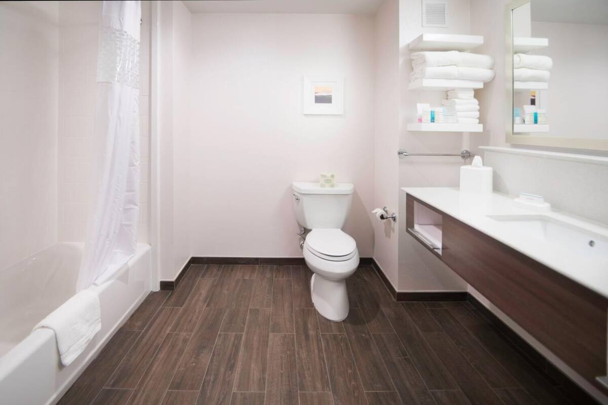 shower, free toiletries, towels