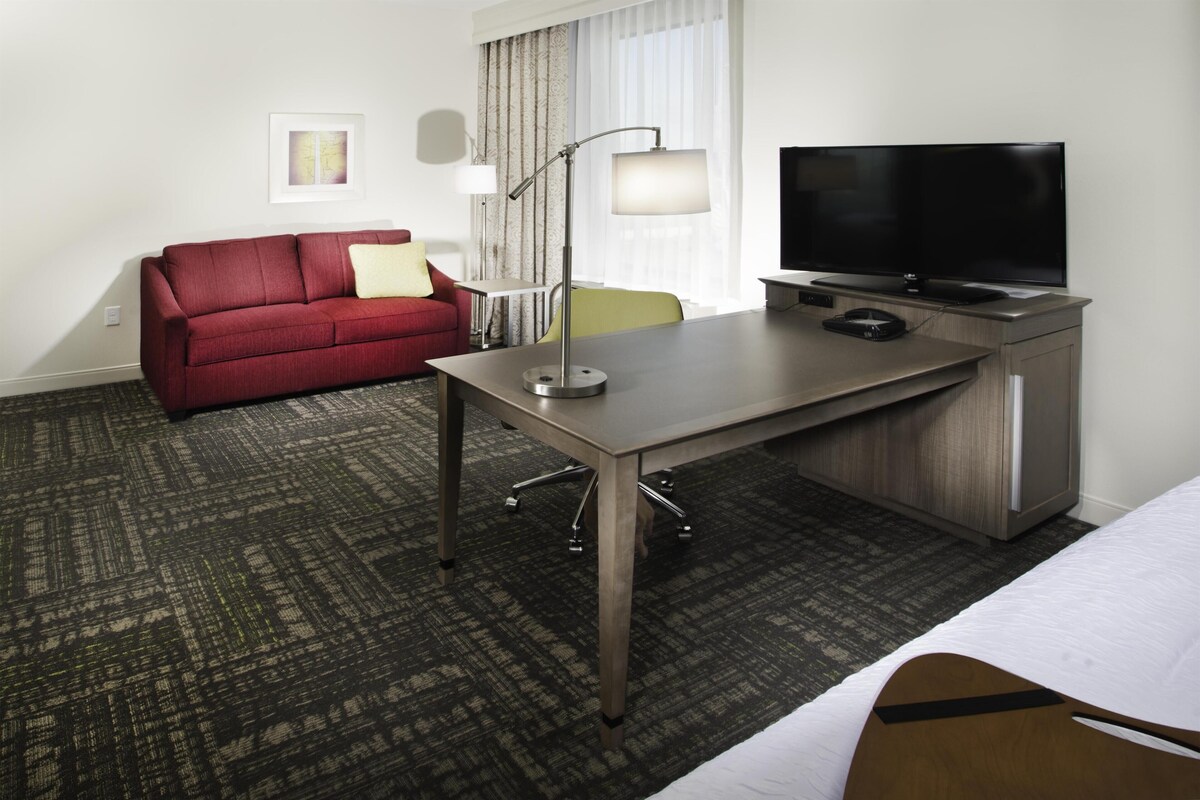 Flat-screen TV, pay movies