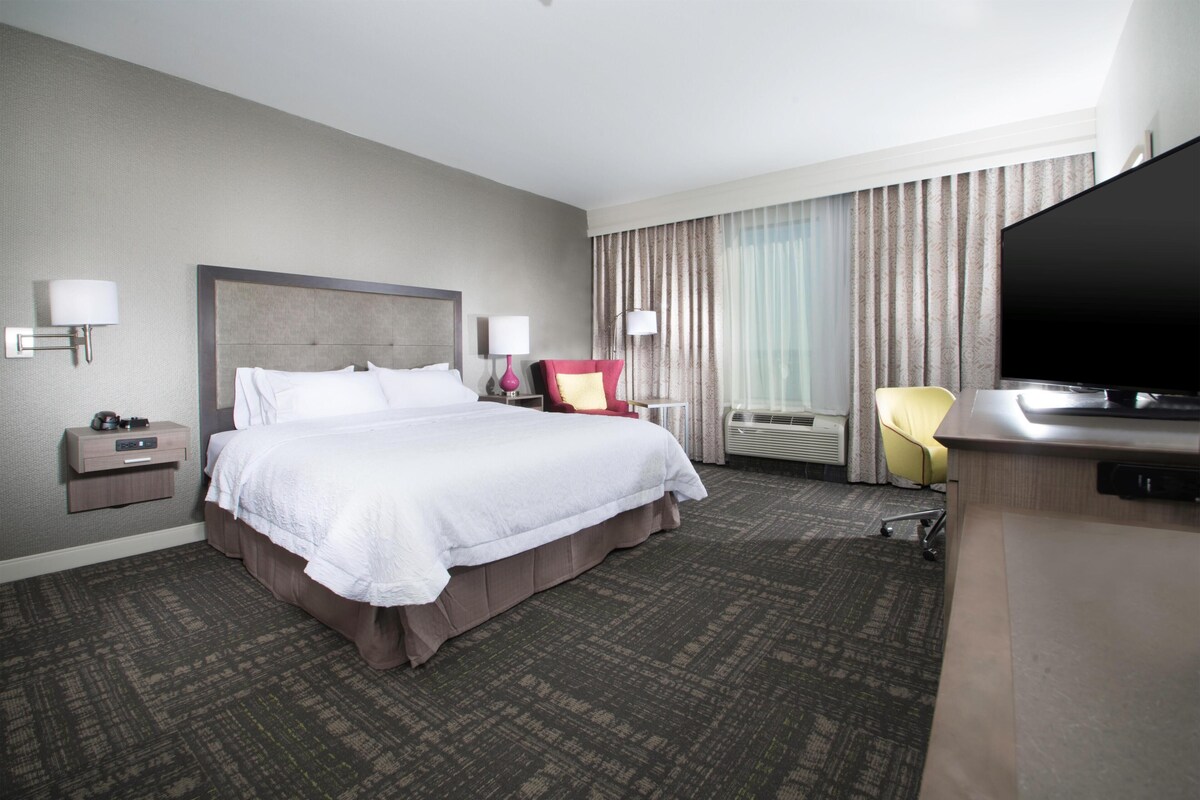 Premium bedding, minibar, in-room safe, desk