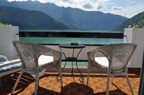 Terrace/patio - Hotel Garni Battello (Melide)