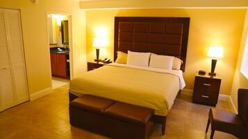 Premium bedding, in-room safe, iron/ironing board, free WiFi