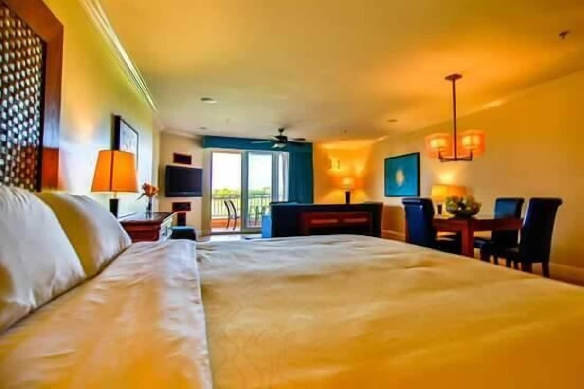 Premium bedding, in-room safe, iron/ironing board, WiFi (free)