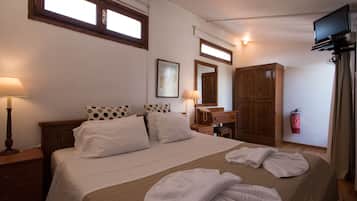 Deluxe Studio | In-room safe, individually decorated, desk, iron/ironing board