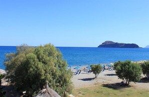 On the beach - Proimos Maisonnettes (Platanias)