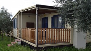 Mobile Home, 2 Bedrooms, 2 Bathrooms | Terrace/patio - Camping Fontana delle Rose (Mattinata)