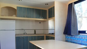 Mobile Home, 2 Bedrooms, 2 Bathrooms | Living room - Camping Fontana delle Rose (Mattinata)