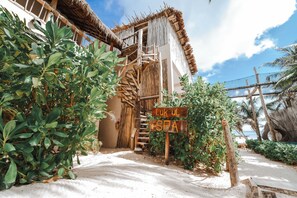 Building design - Dune Boutique Hotel located at the party zone (Tulum)