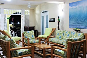Lobby lounge - Private 2 Bedroom Beachfront Penthouse Condo Ocho Rios, Jamaica (Ocho Rios)