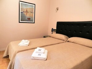 Premium bedding, desk, free WiFi - Buenos Aires Inn Hotel (Buenos Aires)