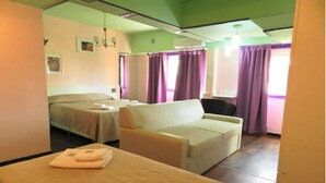 A hotel room with a bed, a sofa, a desk, and a chair. - Buenos Aires Inn Hotel (Buenos Aires)