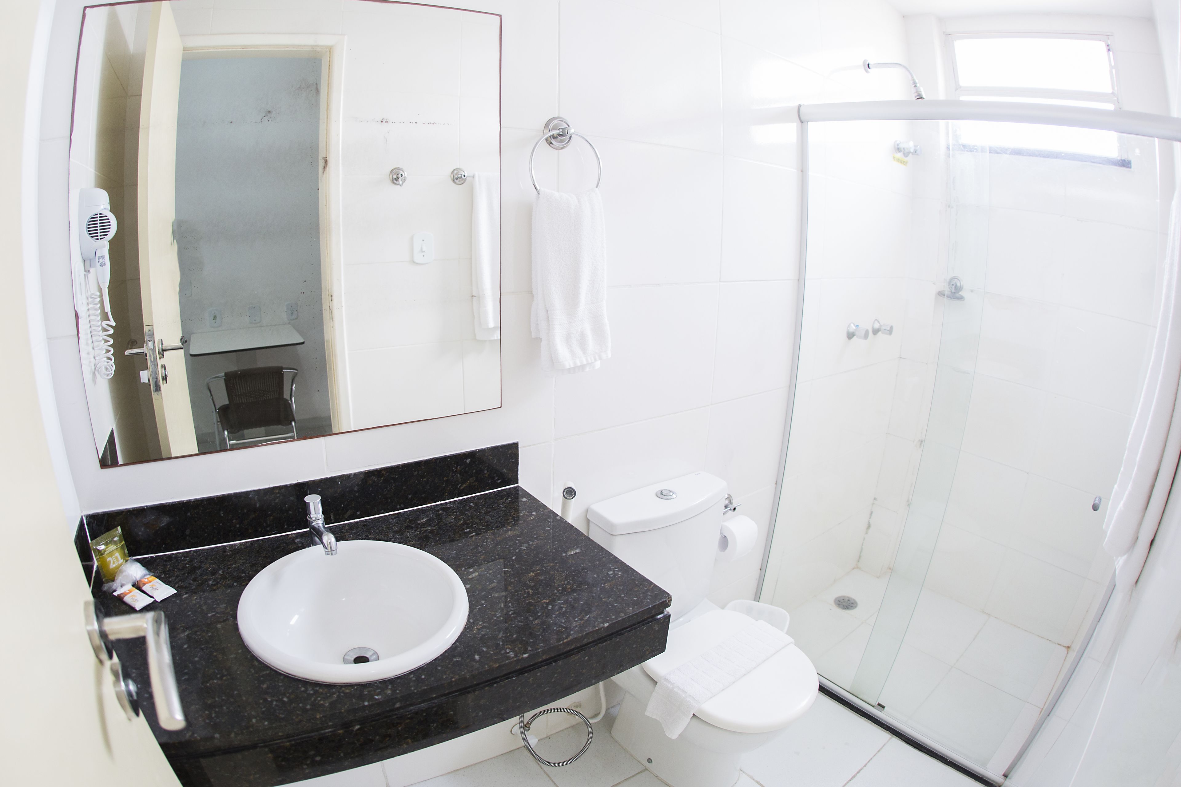 shower, rainfall showerhead, free toiletries, towels