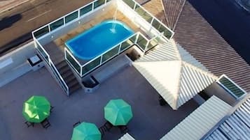 Sisäuima-allas, ulkouima-allas