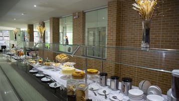 Ilmainen päivittäinen mannermainen aamiainen