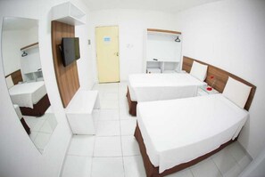 Kamar Twin Standar | Meja kerja, setrika/meja setrika, dan Wi-Fi gratis