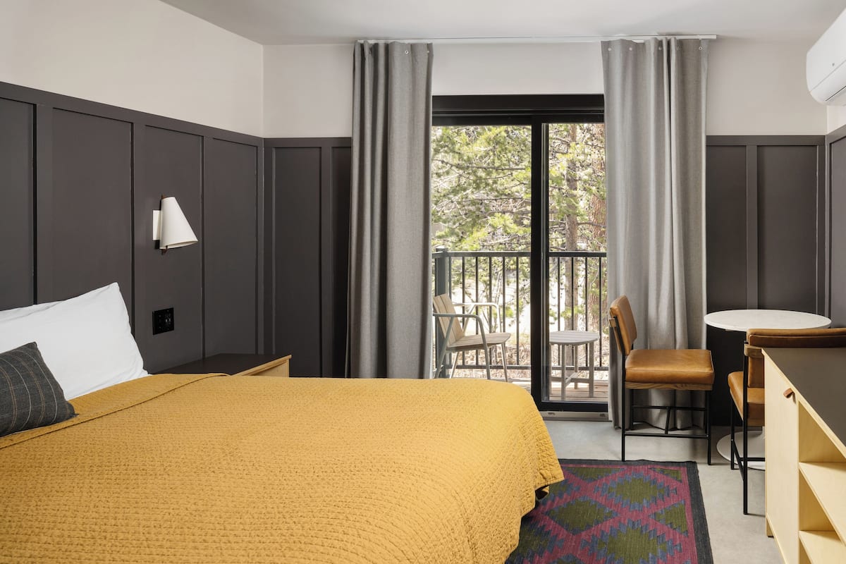 Hypo-allergenic bedding, blackout curtains, iron/ironing board