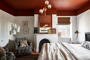 Habitación Deluxe, 1 cama King size | Ropa de cama de alta calidad, edredón y decoración personalizada 