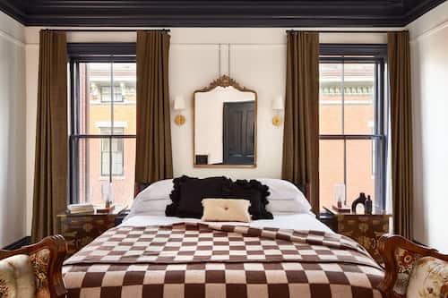 Habitación clásica, 1 cama de matrimonio grande | Ropa de cama de alta calidad y decoración individual
