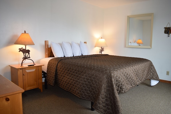 Tabla de planchar con plancha, wifi gratis y ropa de cama 