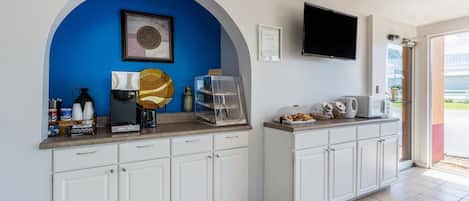 Free daily continental breakfast