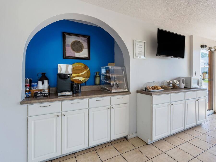 TĂ€gliches inbegriffenes kontinentales FrĂŒhstĂŒck