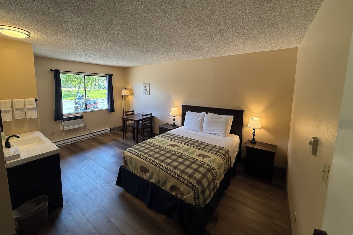 Habitación, 1 cama Queen size (Pet Friendly, ) | Wifi gratis y ropa de cama