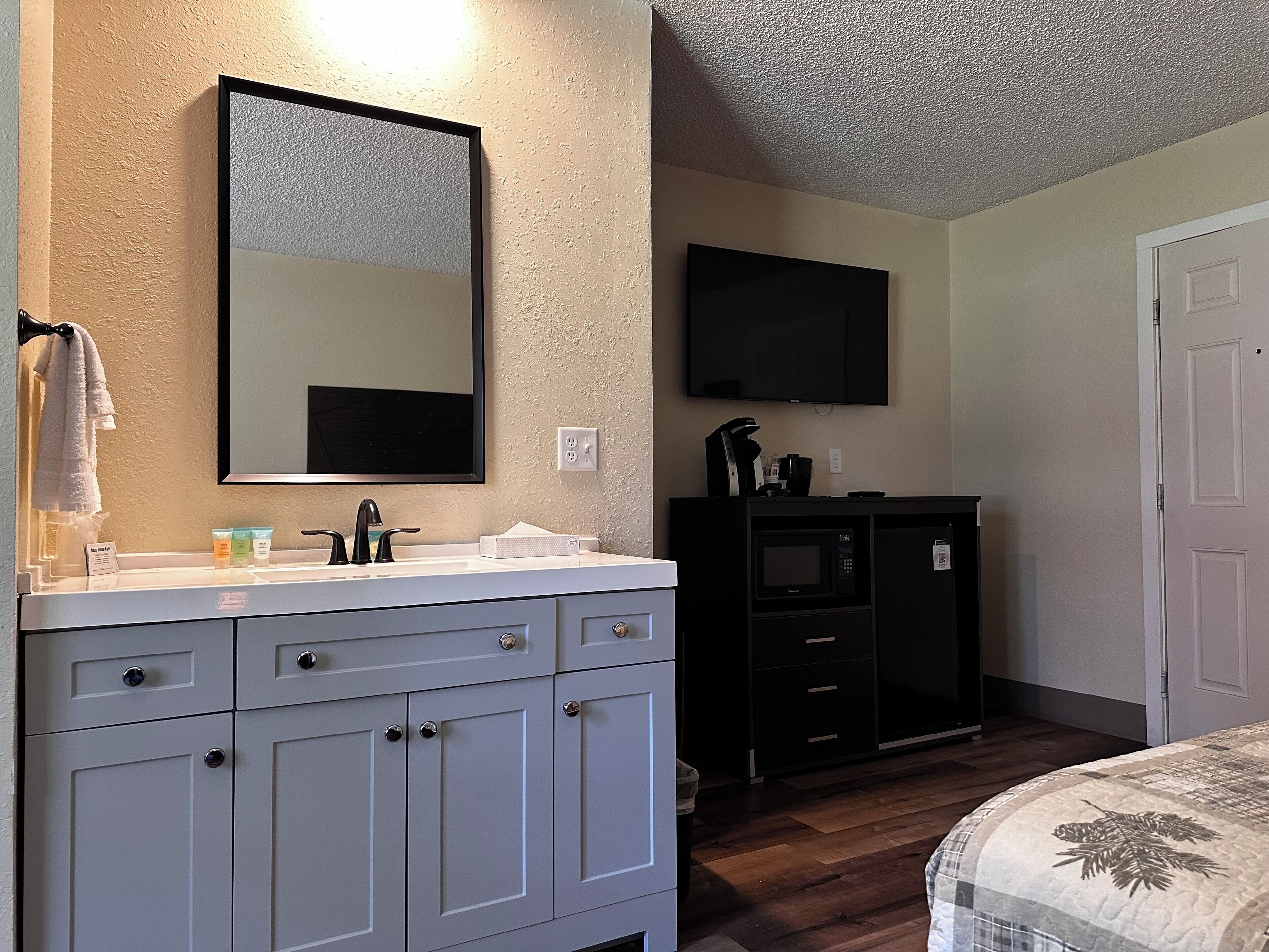 King Room | Free WiFi, bed sheets