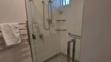 2 Bedroom Unit | Bathroom
