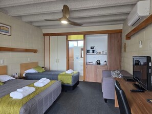 Standard Studio | 1 bedroom, premium bedding, iron/ironing board, free WiFi