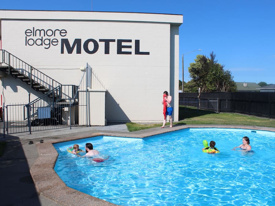 Piscine extérieure (ouverte en saison)